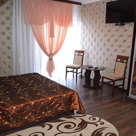 Hotel Fiyesta Starokostyantyniv Bagian luar foto