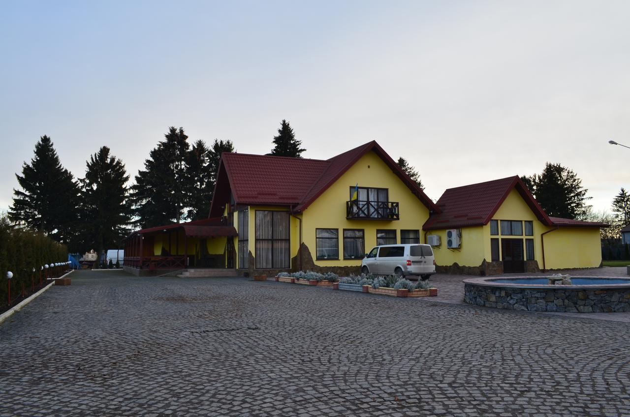 Hotel Fiyesta Starokostyantyniv Bagian luar foto