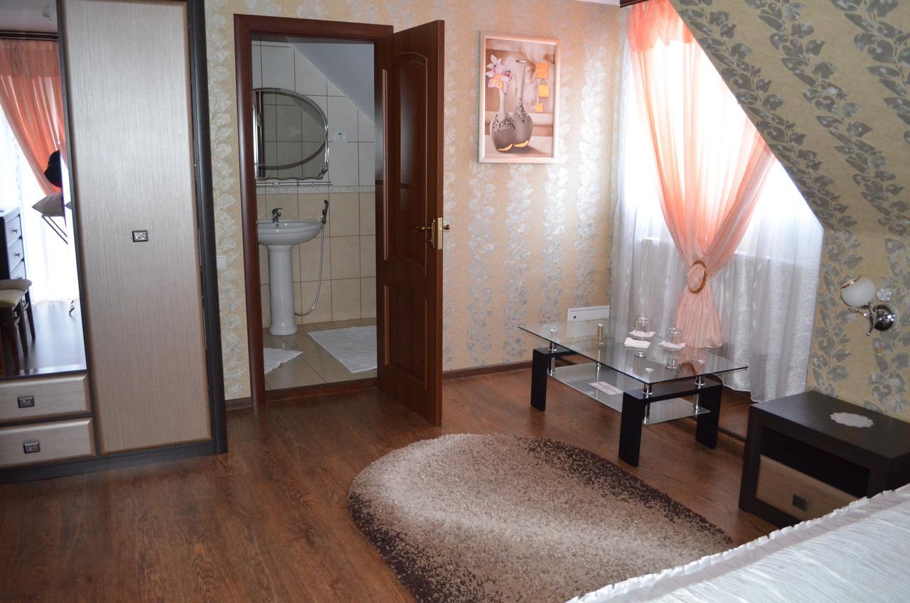 Hotel Fiyesta Starokostyantyniv Bagian luar foto