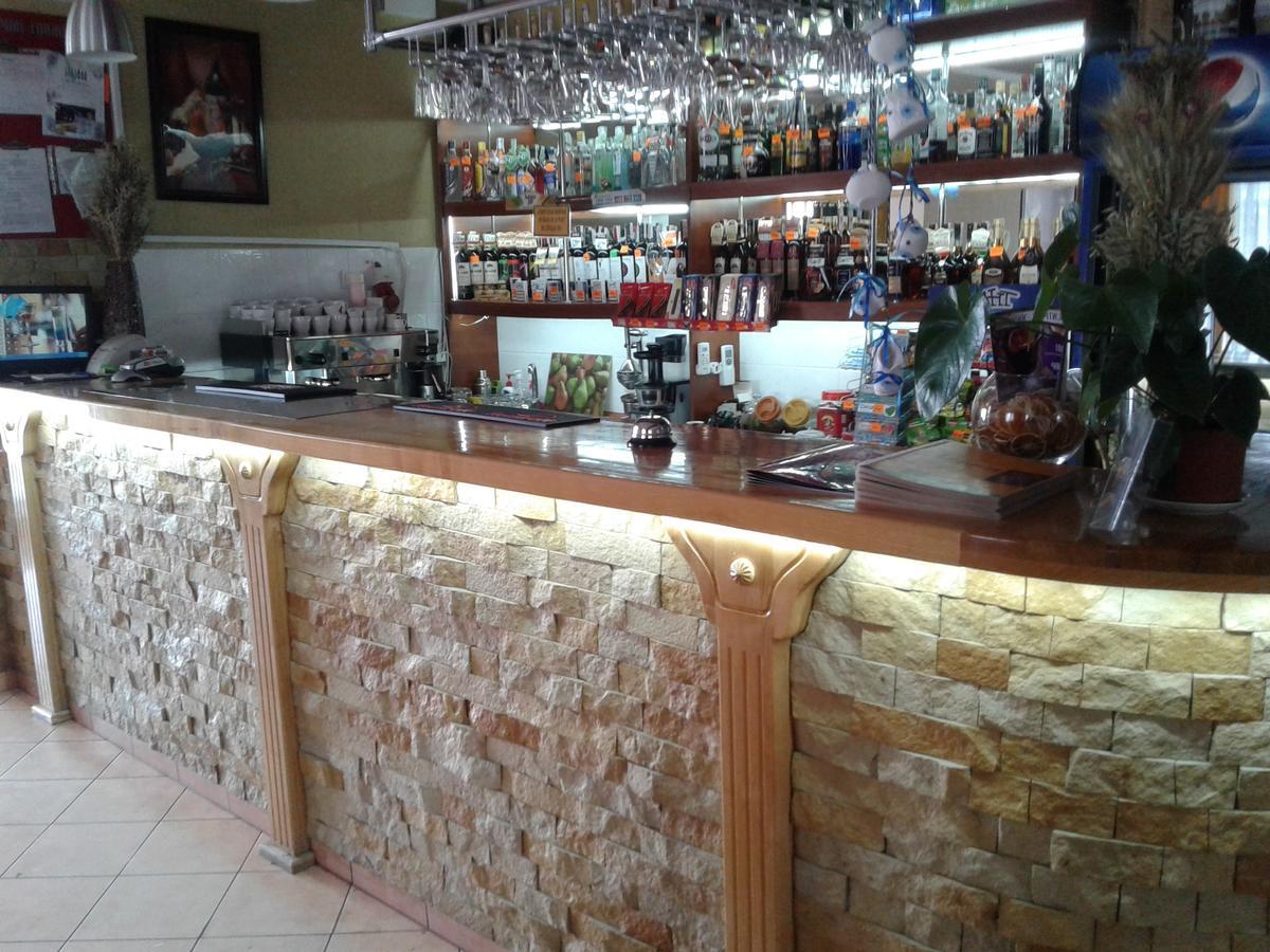 Hotel Fiyesta Starokostyantyniv Bagian luar foto